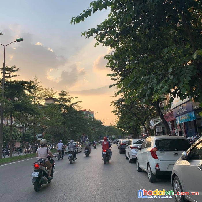 Hiếm nhất khu vực tây hồ bán nhà nghi tàm, ba bước ra hồ, ô tô đỗ cửa, nhà đẹp, ở luôn dt 52m2 3t