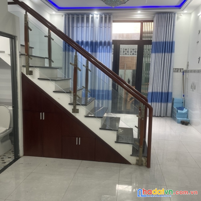 Gấp bán nhà lê thúc hoach, tân phú, 4 tầng, 40m2, chỉ hơn 4 tỷ, nhà đẹp ở ngay