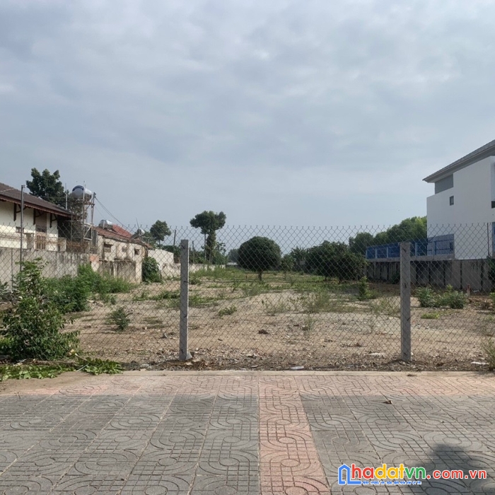 Bán lô đất mặt tiền đường võ thị sáu . bà rịa