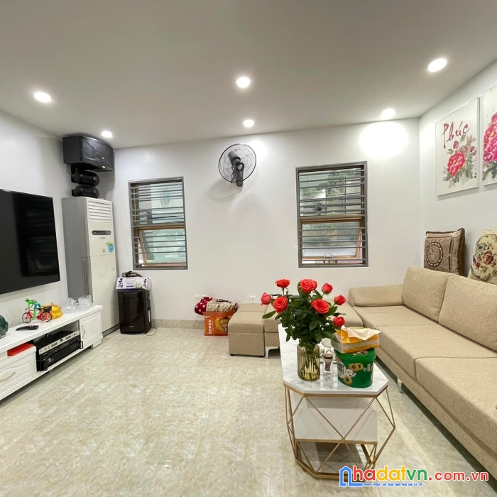 Bán nhà hoàng hoa thám, nhà đẹp mê người, 5 tầng, 2.9 tỷ