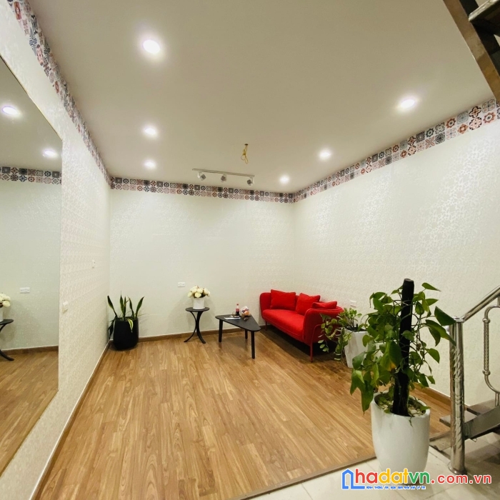 Bán nhà hai bà trưng- hồng mai-dưới 2 tỷ - ngõ thông - sát ô tô - ở luôn
