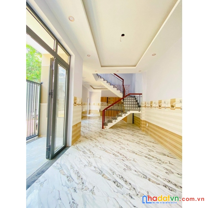 Bán nhà 2 tầng kiệt ô tô tránh gần chợ tân an mặt tiền 12m