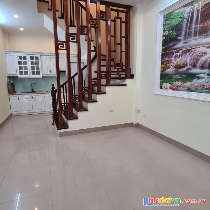 Bán nhà 136 cầu diễn, 34m 5t chỉ 3.2tỷ nhà đẹp ở ngay, oto đỗ gần.