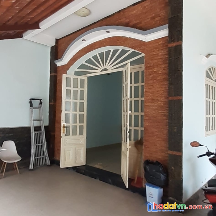 Bán biệt thự 3 mặt tiền thoáng - xe tăng chạy xung quanh - diện tích 115m2 - giá 14.8 tỷ - trung
