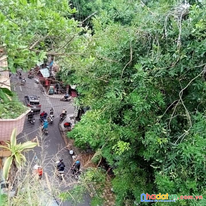 Mặt phố trần hưng đạo, vỉa hè, kinh doanh đỉnh, 2 làn ô tô, đối diện chợ hà đông.