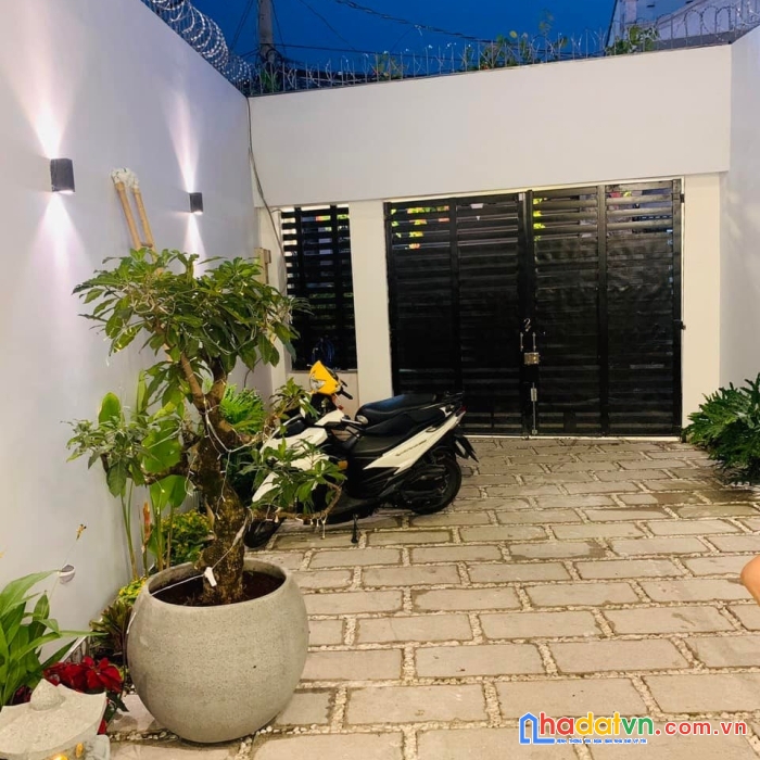 Chính chủ cần bán gấp giá rẽ bất ngờ- ngã 4 nguyễn thị thập quận 7-shr-hxh-130m2 5x25,2.