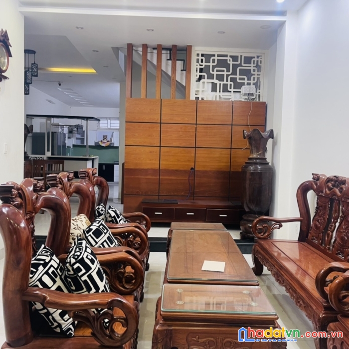 Chính chủ gửi bán nhà 3 tầng 3 mê đường nguyễn quang diêu - hoà xuân - cẩm lệ