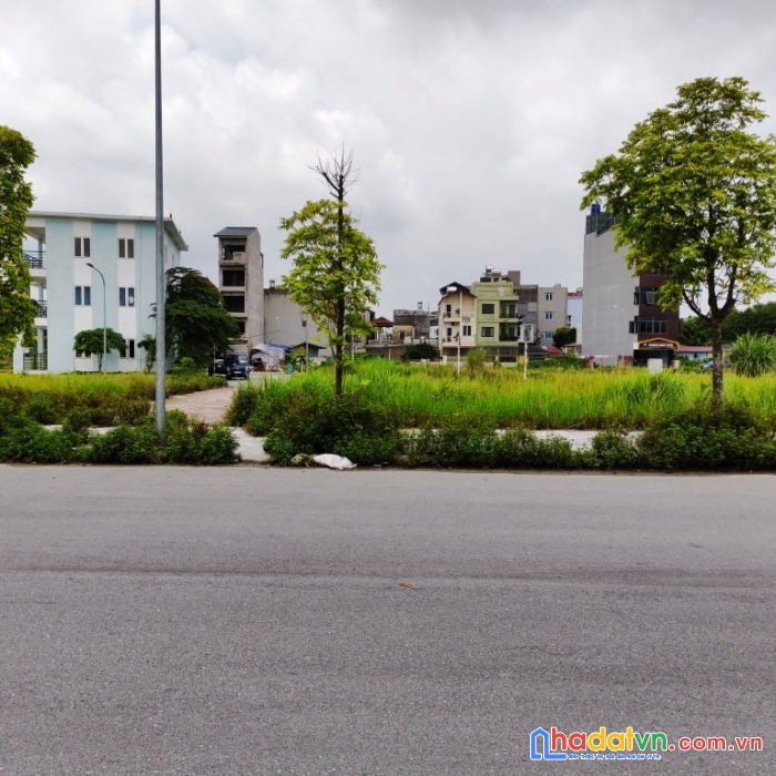 Bán 120m2 đất tđc cự khối, trục chính, 3 mặt tiền