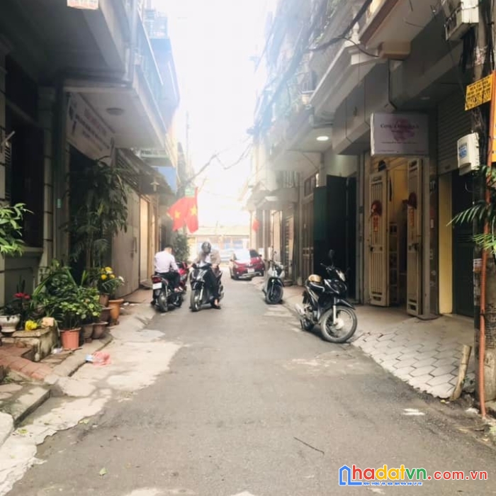 Bán nhà phạm tuấn tài, cầu giấy: 11 tỷ, 53m2, 4 tầng, mt 3,6m oto tránh, vỉa hè kinh doanh, 2 bước