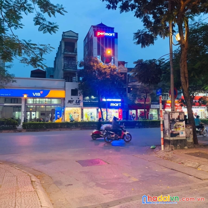 Chính chủ cần bán gấp nhà phố  ngọc lâm 70m2 - vỉa hè – kinh doanh – ô tô tránh.