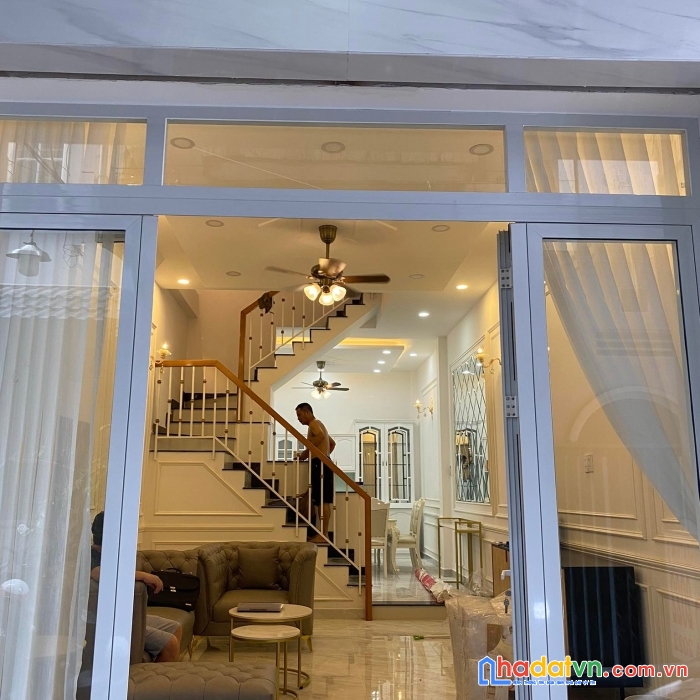 Bán nhà tân bình hxh vip sân bay biệt thư mini ôto vào nhà lam sơn 10.8 tỷ.