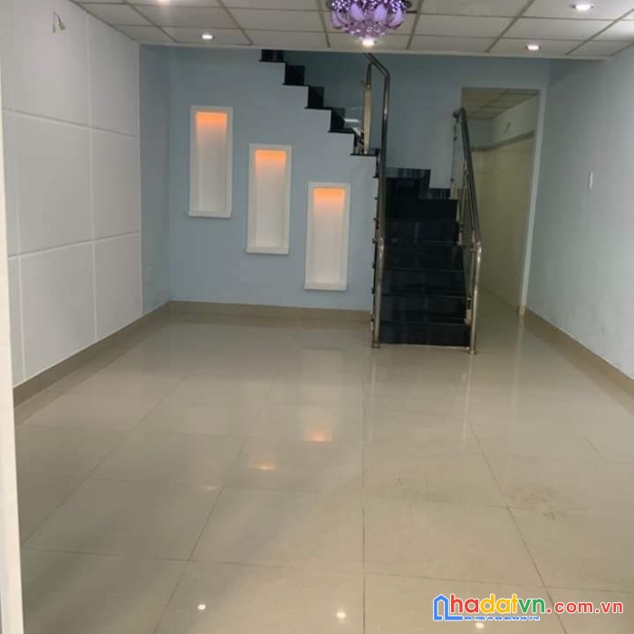 Hàng nóng chốt nhanh, nhà tỉnh lộ 10, 2tầng 4x15m, sát khu tên lửa siêu rẻ chỉ 3.3 tỷ.