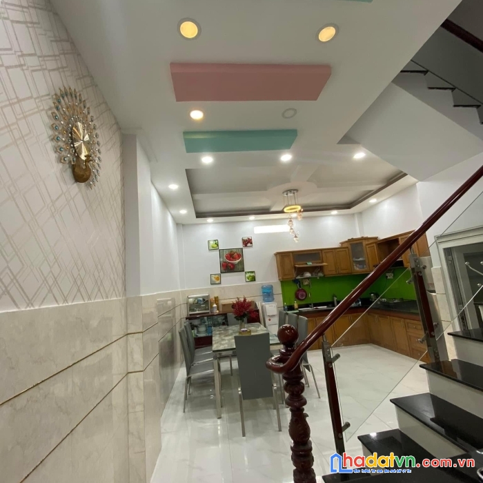 Hẻm oto chữ đồng tử tân bình , 43m2, 2 tầng nhà vuông a4 oto 6.7 tỷ