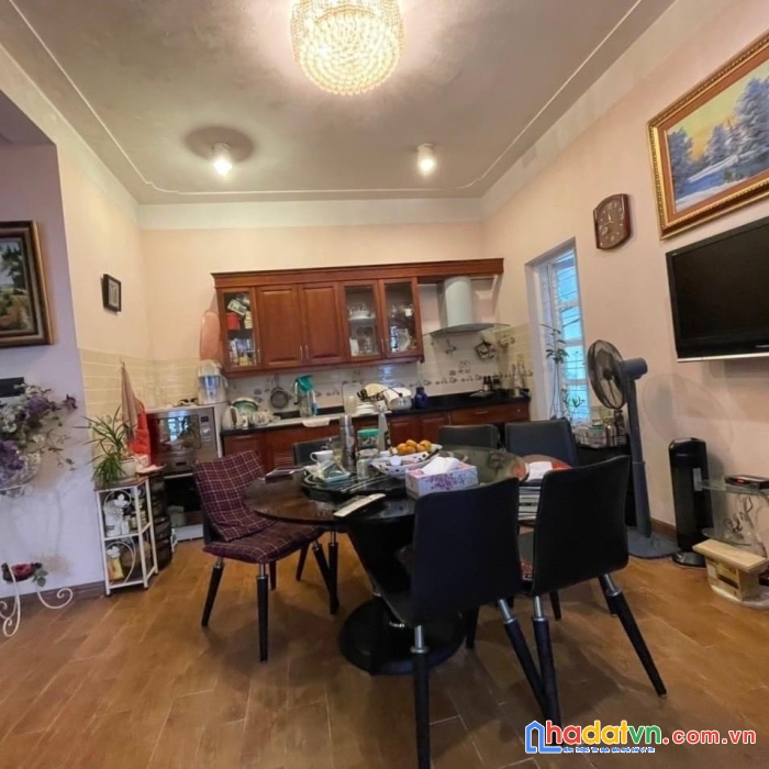 Căn góc cầu giấy, phân lô ô tô vào nhà 80m, gần chợ, kinh doanh tốt , giá tốt