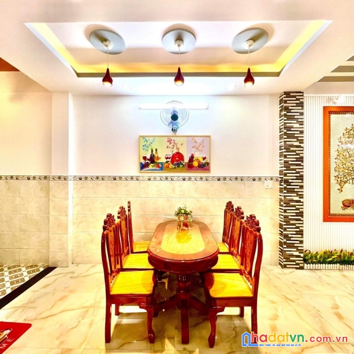 Chuyển công tác bán gấp căn góc cc đặng xá 72m2 3 ngủ, 2 wc. ban công hướng mát. lh 0989894845.