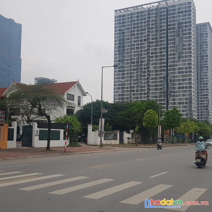 Bán 300m2 nhà mặt phố khu dt mễ trì hà nội vỉa hè 10m  kinh doanh nhỉnh 230 triêu/m2.