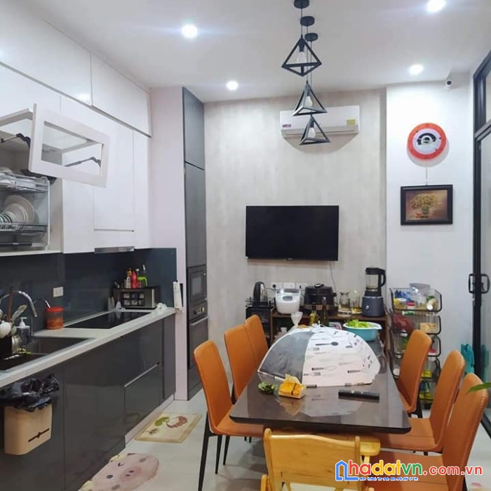 Bán nhà phố phạm tuấn tài, ô tô tránh,kinh doanh, dt 40m2x3t, mt 4m, giá chỉ 11.5 tỷ