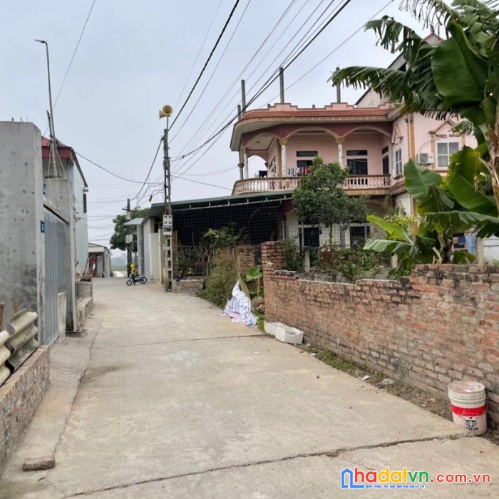 Còn một lô duy nhất  61.2m2 thực tế 80m2 ai mua thì đang được thừa rất nhiều đất ạ