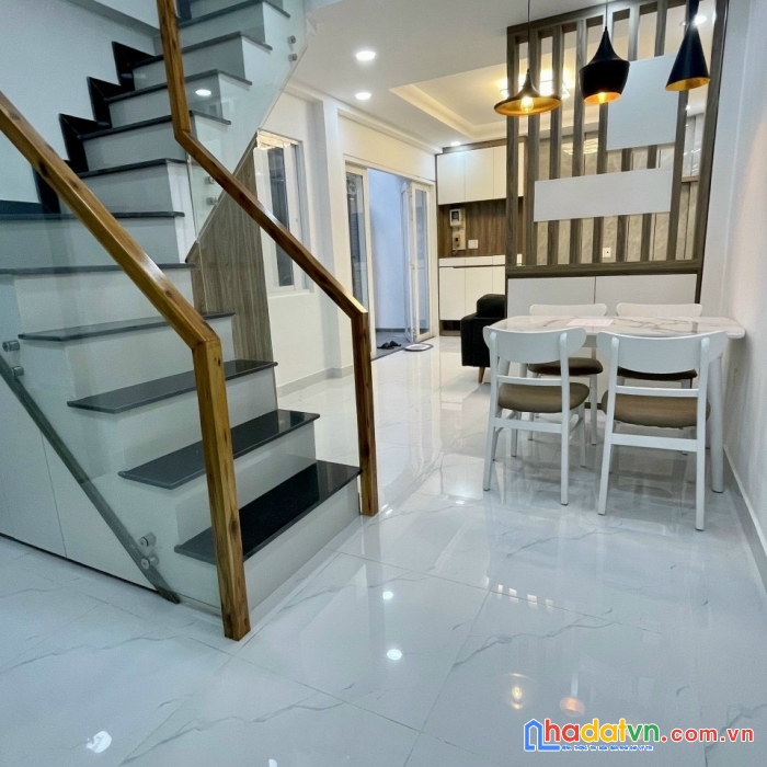 Gấp!!! kẹt cần bán nhà thành thái q10 120m2 3tỷ8