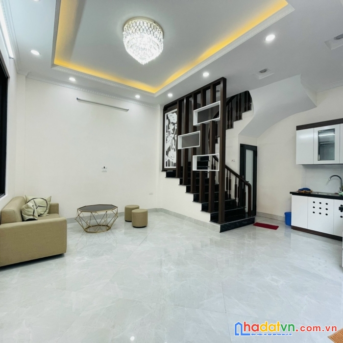 Bán nhà đẹp hoàng quốc việt - phân lô - ô tô vào nhà - ngõ thông - gần phố - cực hiếm.