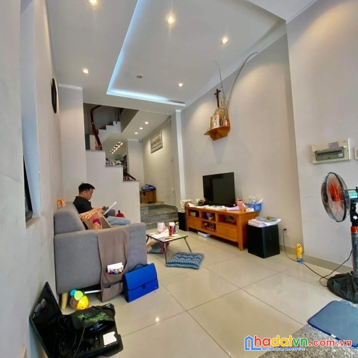 Bán nhà ngay góc 3.2 - lê hồng phong. dt 3.8x21m, 4 lầu. hxh. giá 10 tỷ.