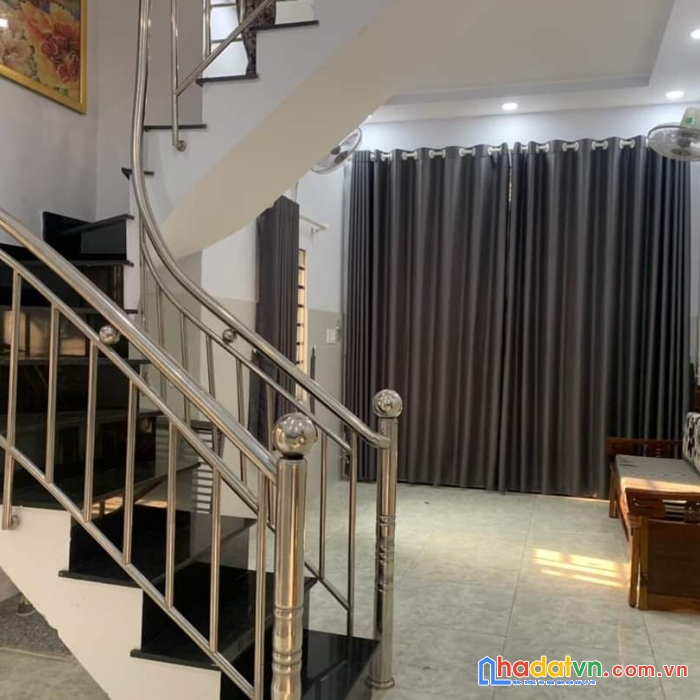 Căn góc hẻm xe hơi cách 1 căn là ra mặt tiền