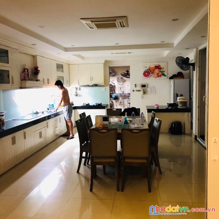 Nhà 5 tầng có thang máy - nội thất sang trọng - hẻm xe tải tránh thông - nở hậu tài lộc