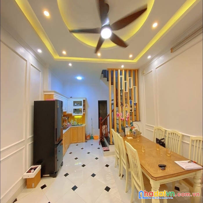 Bán nhà ngõ 5 hoàng quốc việt - cầu giấy. tặng full nội thất - 2 thoáng. dt 35m2, mt 4.2m. dọn về