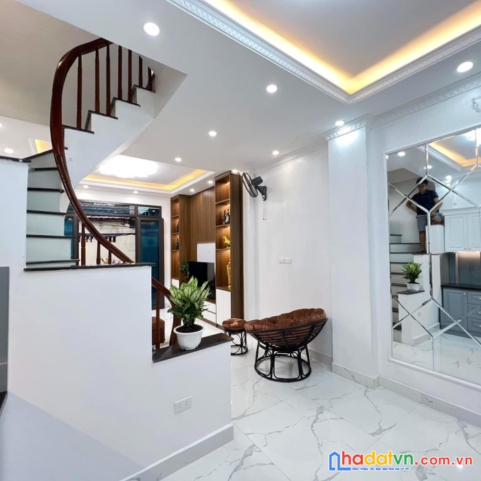 Nhà đẹp -ô tô đõ cửa -vào ở luôn