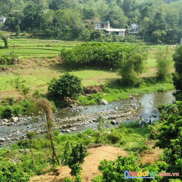 Bán đất nghỉ dưỡng lương sơn 1500m 400 thổ cư đường ô tô tránh vào tận đất 1tr/m.