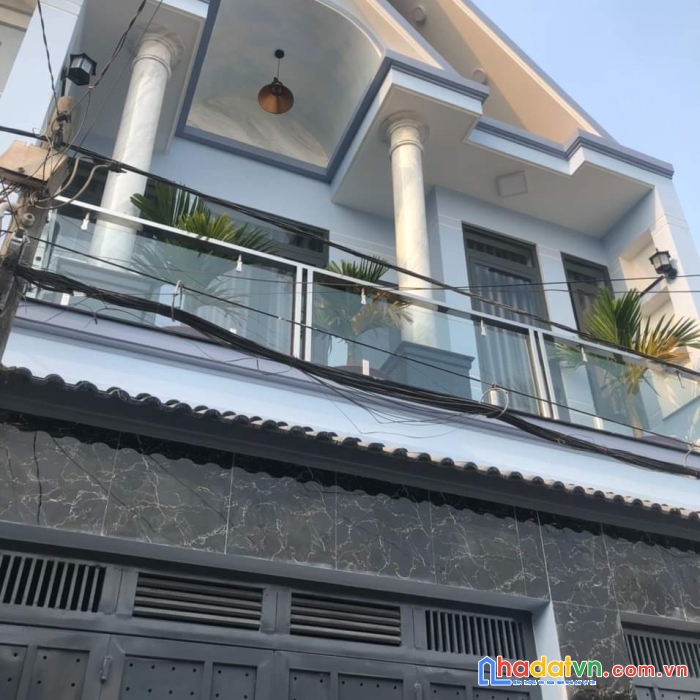 Nhà xây dạng biệt thự, nội thất cao cấp, xe hơi đến cửa. 
√đường t15-phường an phú đông, quận 12.