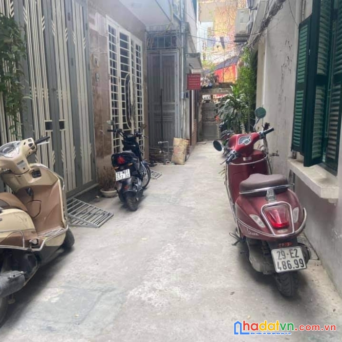 Phố pháo đài láng – nhà đẹp long lanh - ở sang chảnh – ngõ nông gần phố.