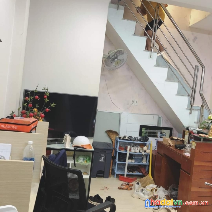 Hẻm ngang 3,6m cách mặt tiền 15 m dt 100m 5tầng  quận 4 có 3 tỷ