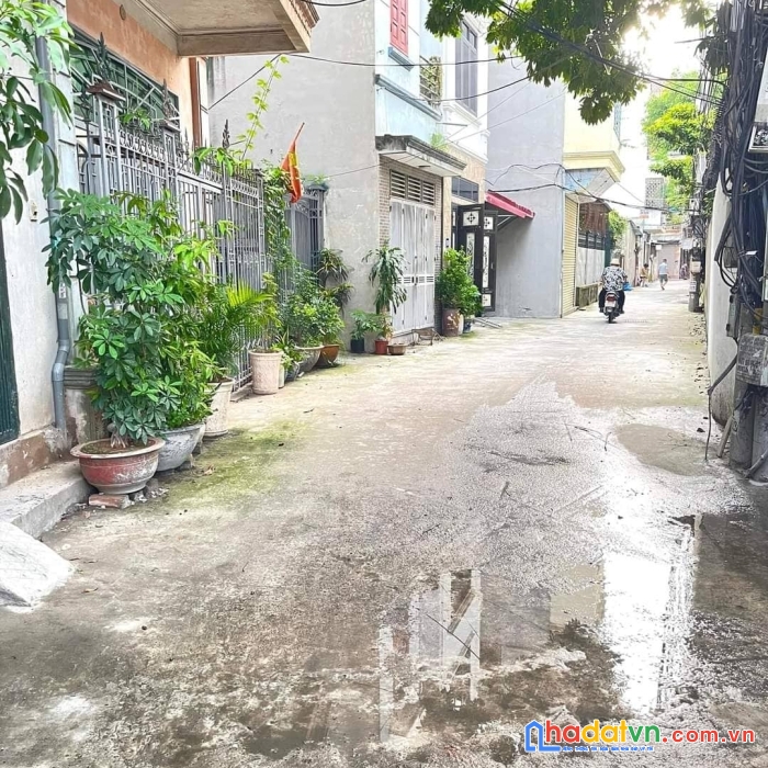 Nhà dân xây - cách cổ linh 30 m-mặt ngõ gara 7 chỗ - lô góc -3 thoáng.
chính chủ  gửi bán gấp căn