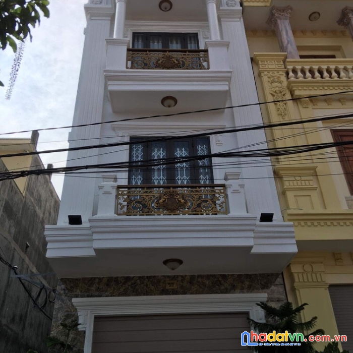 N132   chính chủ gửi bán căn nhà 4 tầng mặt đường ở 193 văn cao  (2 mặt thoáng)    lh 0399291974