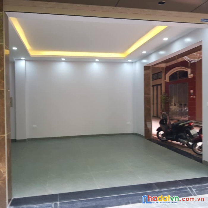 Kđt trung hòa tòa nhà mặt phố dt 85m x 7 tầng thang máy. kinh doanh sầm uất.