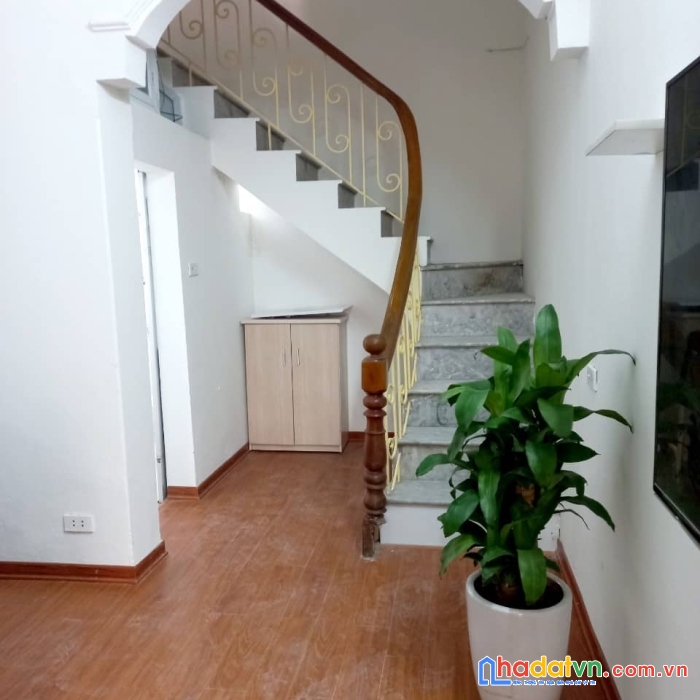 Bán gấp nhà hoàng hoa thám, ba đình, 40m, 4t, 3,5mmt, nhà đẹp ở ngay. giá chỉ 3,6 tỷ.