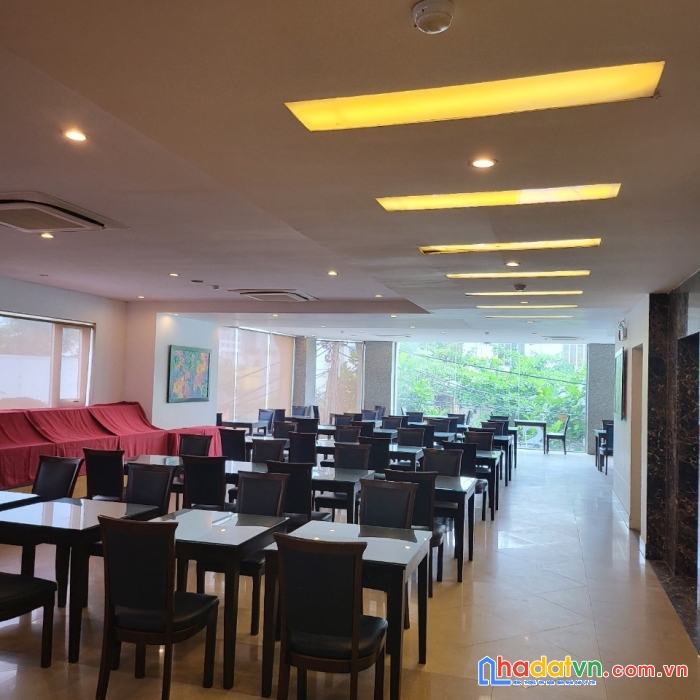 Cần bán khách sạo 3 sao trung tâm phố tây nha trang, cách biển trần phú 200m có 84 phòng kinh doanh