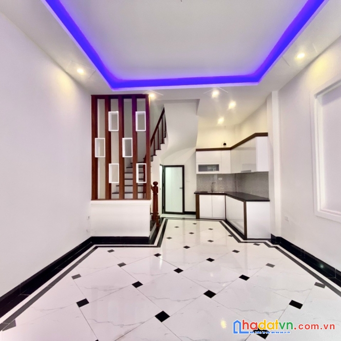 Cần bán nhà yên xá thanh trì, dt 34m, 5 tầng, mt 7.9m, giá 3.2 tỷ, giáp khu đô thị văn quán