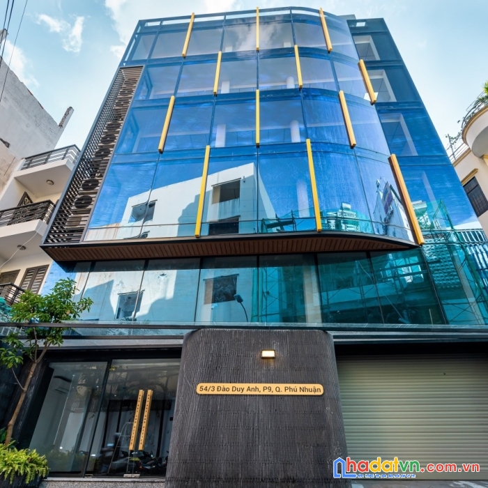 Cho thuê tòa nhà đào duy anh ngang 11m 6 tầng có 500m2 sàn giá 135tr/th