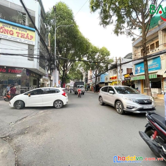 Bán nhà 2 mặt tiền kinh doanh, ngang 11.2m 140m2 qang vinh biên hòa