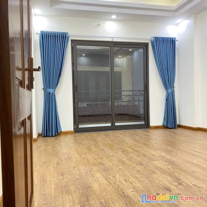Bán nhà đất bồ đề  hồng tiến 61m2 mt 3.6m long biên hà nội gần phố