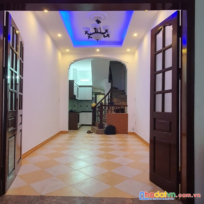 Nhà đẹp- 2 thoáng- ở luôn- ngõ thông, rộng- 5 tầng khép kín