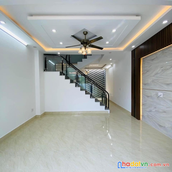 Siêu phẩm nhà 3 tầng  40m2 mặt đường 8m hải thành 1- dương kinh. hải phòng.