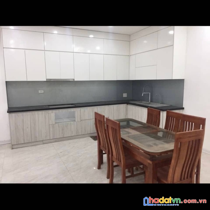 Bán gấp biệt thự kinh doanh vp, ô tô tránh lạc long quân, võ chí công.
