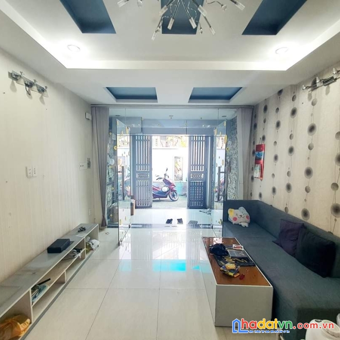 / nhà 5 tầng - trống giao ngay.  dt: 31m ( 3.5 * 9 ) công nhận đủ
/-v thống nhất - phường 11 gò