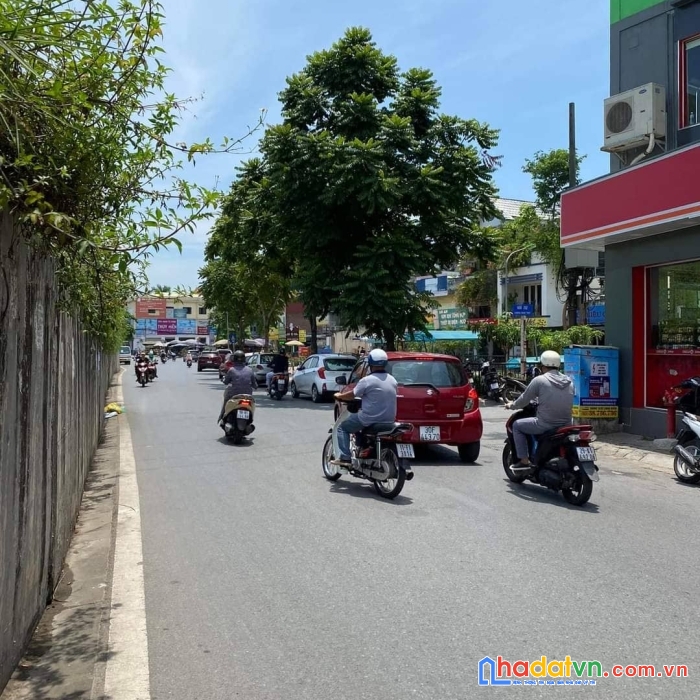Chính chủ gửi bán nhà mặt ngõ chợ 264 ngọc thụy, long biên 96m mt5 5t 12 tỷ.