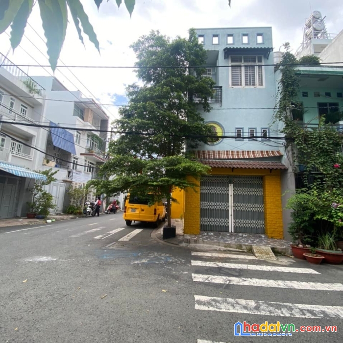 Chính chủ bán gấp nhà lô góc-xh ngủ trong nhà-shr-tân phú. 40m2. 4x10. nhỉnh 5 tỷ.