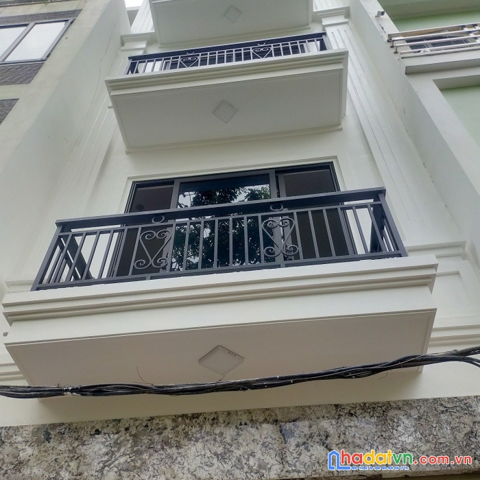 Bán nhà thạch bàn-lb-nhà mới-ở ngay-5 tầng-ô tô đỗ cửa