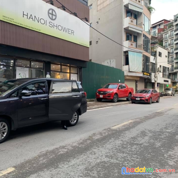 Nhà mặt phố hoàng cầu, kinh doanh sầm uất, vỉa hè rộng, đường 3 làn ô tô tránh. 50m 5t. chỉ 16.7
